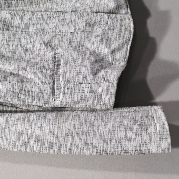 CAbi Women's Neo Jacket Space Dye Grays White Size Medium EUC Full Zip Soft - Picture 4 of 10